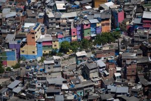 Estampida por operativo policial en fiesta de favela brasileña deja 8 muertos
