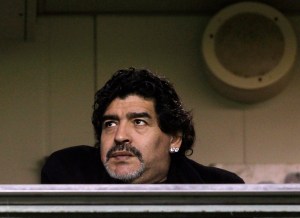 Maradona prevé viajar mañana a Italia, donde tiene pendiente una deuda fiscal