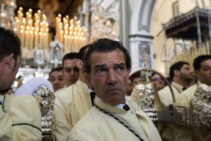 Antonio Banderas, un cofrade más en la Semana Santa de su natal Málaga (Fotos)