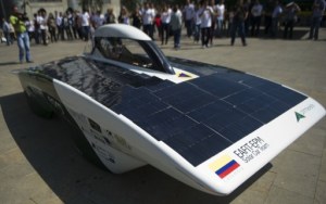 Vehículo solar colombiano hecho por profesores y alumnos competirá en Australia (Fotos)