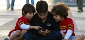 Una generación de jorobados: Niños con tablets y smartphones