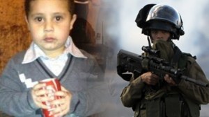 Soldados israelíes irrumpen en una casa para arrestar a niño de cuatro años