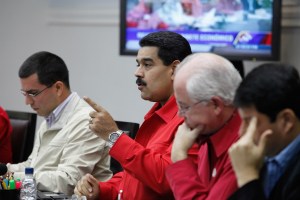 Maduro ratifica al “líder” del gabinete económico Rafael Ramírez