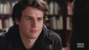 Actor de Glee: Que haya personajes gays me hace sentir bien