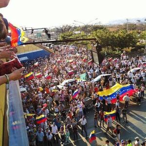 Barquisimeto: Manifestantes y GNB no se dan tregua (Fotos)