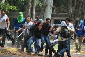 Identificables: Imágenes en alta calidad de paramilitares en la UCV robando y golpeando
