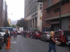 Reportan que no hay paso en la avenida Universidad (Fotos)
