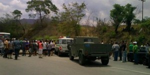 Fuerte cola en San Juan de Los Morros por protesta vecinal  (Fotos)