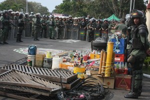 Detenidas 18 personas en allanamientos durante el retiro de barricadas en San Cristóbal