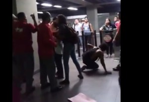 ¿Víctimas o victimarios? Así trata el personal del Metro de Caracas a usuarios (Video)
