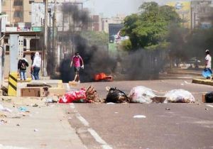 Reportan enfrentamiento entre manifestantes y policías en Maracaibo este #24Jun