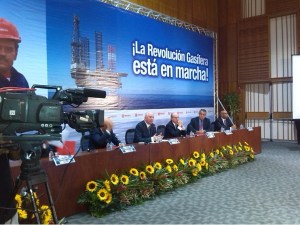 Pdvsa, Repsol y ENI firmaron acuerdos para explotar el campo Perla 3X