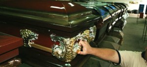 Funerarias en alerta por escasez de urnas