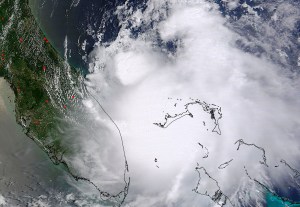 La tormenta tropical Arthur se convierte en huracán