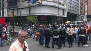 Motorizados trancan la avenida Francisco de Miranda en Chacao (Fotos)