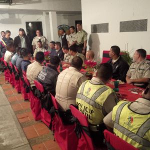 Smolansky compartió cena de Navidad con funcionarios de Polihatillo y Protección Civil