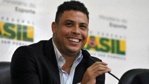 Ronaldo “El gordito” compró un equipo de EEUU y se plantea volver a jugar