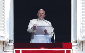 Papa Francisco: La Iglesia está comprometida en la solución de los graves problemas de América Latina