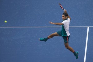 Federer avanza con autoridad a segunda ronda del Abierto de Estados Unidos