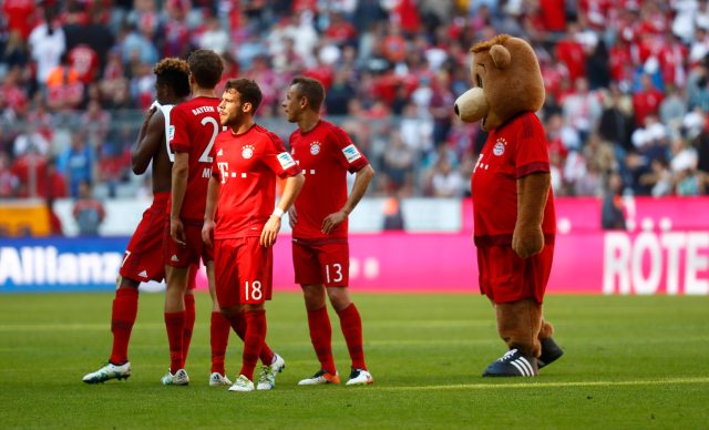 Football Soccer - Bayern Munich v Borussia Moenchengladbach - German Bundesliga - Allianz-Arena, Munich, Germany 30/04/16 - Bayern Munich's players react after the match. REUTERS/Kai Pfaffenbach DFL RULES TO LIMIT THE ONLINE USAGE DURING MATCH TIME TO 15 PICTURES PER GAME. IMAGE SEQUENCES TO SIMULATE VIDEO IS NOT ALLOWED AT ANY TIME. FOR FURTHER QUERIES PLEASE CONTACT DFL DIRECTLY AT + 49 69 650050.