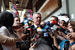Exministro de Justicia español regresa a Venezuela para apelación de López