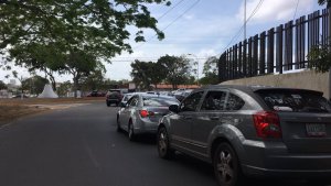 Largas colas en las estaciones de servicio de Ciudad Guayana (Fotos)