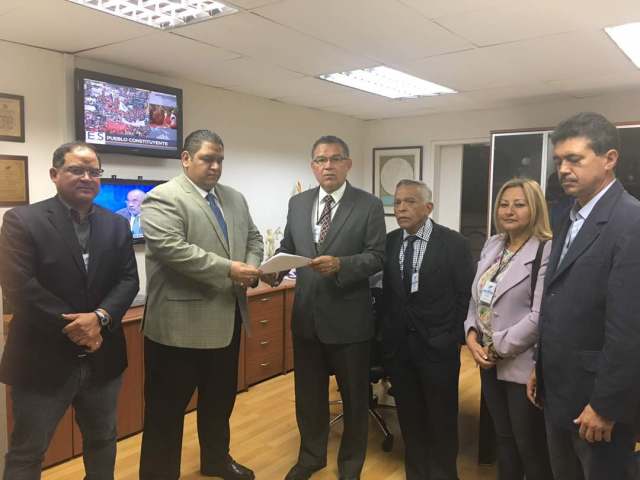 El diputado Enrique Márquez estuvo acompañado por los Diputados Ylidio Abreu, Maribel Guédez, Williams Barrientos y Carlos Valero en el CNE
