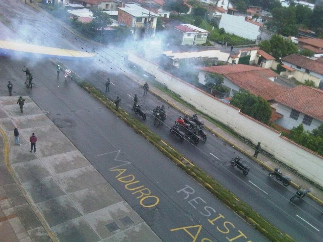 GNB reprime a manifestantes en Mérida #15May / Foto @leoperiodista 