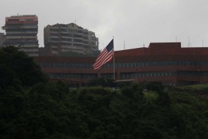 Embajada de EEUU en Caracas insta al régimen a respetar los derechos de los venezolanos