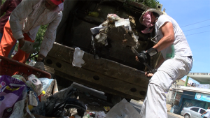 Carlos Lozano: Alcaldes deberían dar el ejemplo y recoger la basura en Valencia