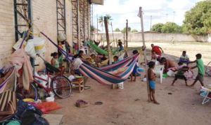 Campo de refugiados venezolanos en Brasil recibe una escuela y una clínica (VIDEO)