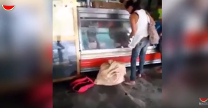 VIDEO: ¿Cuántos billetes de 100 bolívares se necesitan para comprar un kilo de mortadela?