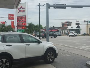 Aumenta precio de gasolina en Florida y podría elevarse más