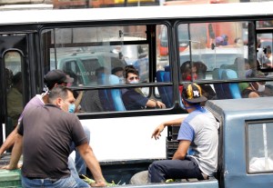 Transportistas de Caracas rechazan intención del régimen de eliminar subsidio al combustible