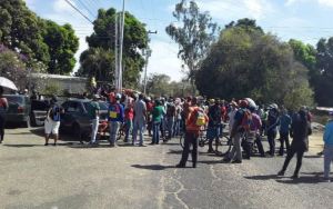 Habitantes en Anzoátegui protestan en las calles para exigir cajas Clap y agua potable #15Abr (Fotos)