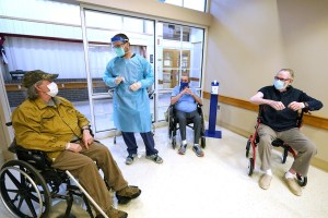 Misisipi enfrenta retrasos en la vacunación de los residentes de hogares de ancianos