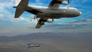 Realizaron prueba exitosa de un sistema aéreo para transportar drones en EEUU