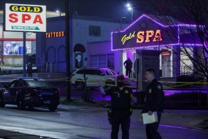 Asesino de las masajistas asiáticas en Atlanta confesó a la policía que sufría de “adicción sexual”