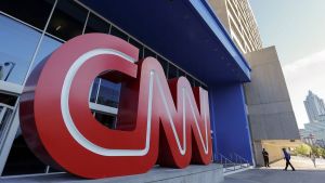 CNN despidió a tres trabajadores por ingresar a la oficina sin estar vacunados