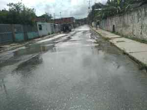 Agua perdida por tubos rotos al este de Barquisimeto y las autoridades… miran a los lados