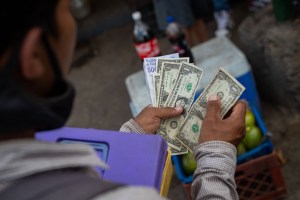 ¿Cómo afecta la inflación de EEUU al envío de remesas a Venezuela?
