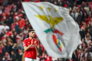 Futbolista ucraniano Yaremchuk lloró tras ovación de hinchas del Benfica (Video)
