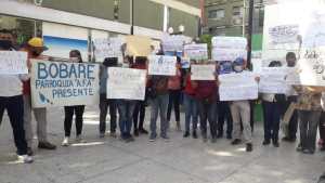 Movimiento Vecinal protesta frente a la Gobernación de Lara para exigir solución a la crisis del agua