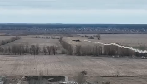 El impactante momento en que un misil ucraniano derriba a un helicóptero ruso que intenta invadir el territorio