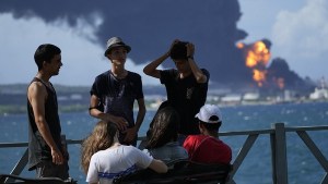 México, Venezuela help Cuba contain oil fire
