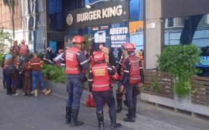 Bomberos controlaron incendio en restaurante de Burguer King en Chacao este #19Ago