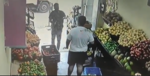 En VIDEO: Delincuentes azotan comercios en el oeste caraqueño