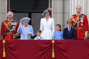 Guillermo será el nuevo príncipe de Gales, anunció Carlos III
