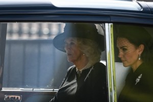 La nueva reina consorte Camilla, un discreto debut sin pasos en falso