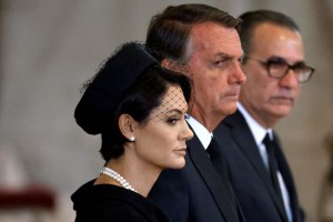 Bolsonaro improvisó polémico mitin electoral en un Londres de luto por Isabel II